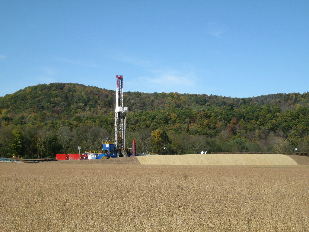 Tower for drilling horizontally into the Marcellus Shale Formation for natural gas. October 13, 2012 (Ruhrfisch/Wikimedia Commons)