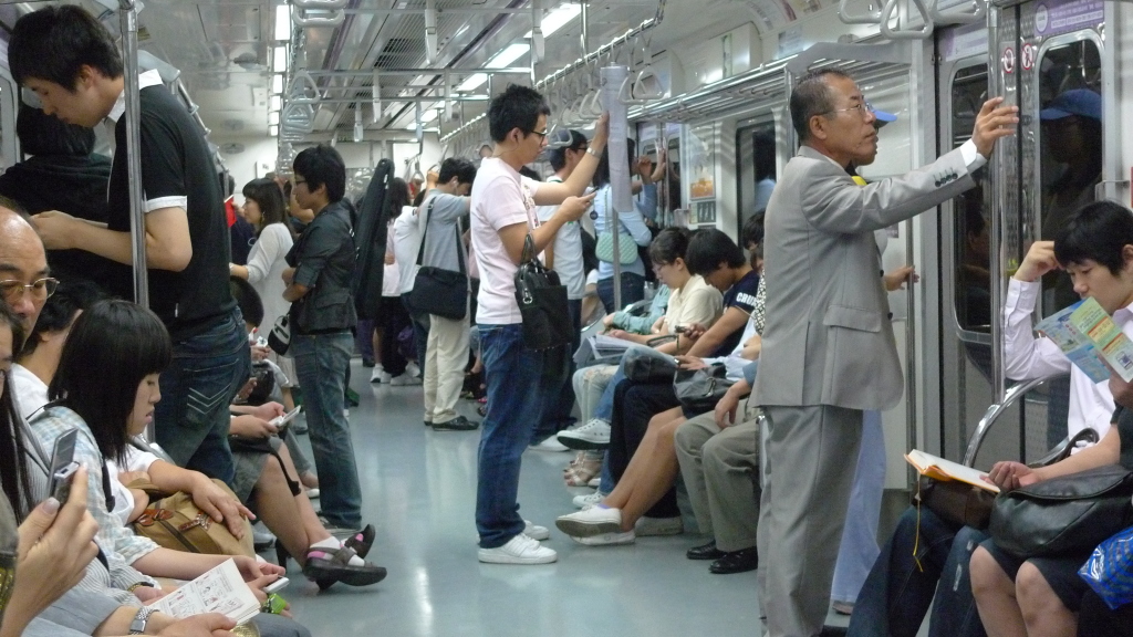 Commuters in Seoul, South Korea can access Wi-Fi and 3G data on their mobile devices on the metro. September 12, 2009. (David Randomwire/Flickr Creative Commons)