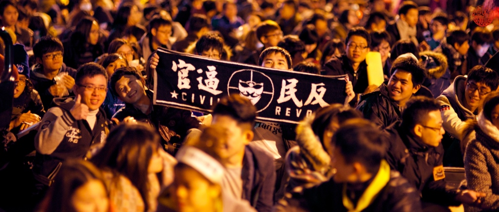 "Students gather outside Taiwanese legislature on March 21, 2014, protesting the trade agreement between Taiwan and China" (Yohmi, Flick Commons)