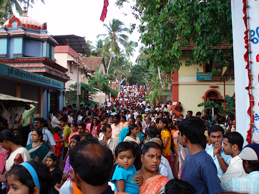 A crowded street in Varkala, India. 2008. (Henrik Jagels/Creative Commons)  