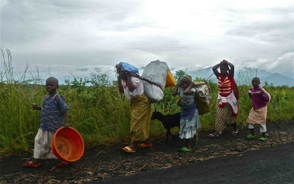 Congolese citizens flee violence between the government and supporters of Bosco Ntaganda in 2012. The violence, sparked by Ntaganda defecting from the Congolese army, displaced over 800,000 people. (ENOUGH Project/Flickr Creative Commons).