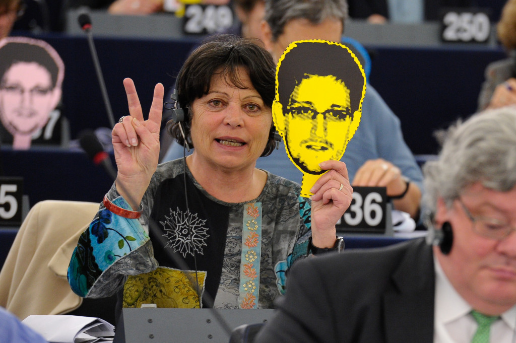 European Parliament member in support of Edward Snowden during a March 2014 vote on a resolution about mass surveillance programs across the EU and US. March 12, 2014. (greensefa/Flickr Creative Commons).