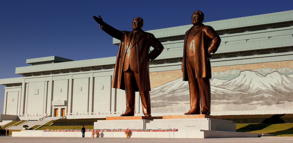 Caption: The bronze, 22-foot tall statutes of Kim Il-sung and Kim Jong-il in Pyongyang. October 23, 2012. (calflier001/Flickr)