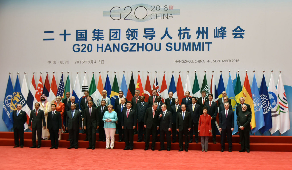 Heads of state assemble at the G20 Summit in Hangzhou, China, with Chinese President Xi Jinping in the center. September 2016. (Narendra Modi/Flickr)