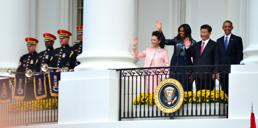 US President Barack Obama and Chinese President Xi Jinping wave from the balcony of the White House during a September 2015 state visit. At the visit, the two discussed issues of intellectual property rights and cybercrimes (IIP Photo Archive, Flickr).  