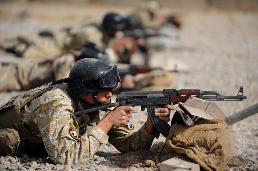 Members of the Iraqi 6th Emergency Response Battalion conduct weapons training under the supervision of U.S. Special Operations (Dvidshub 2010/ Flickr Creative Commons)
